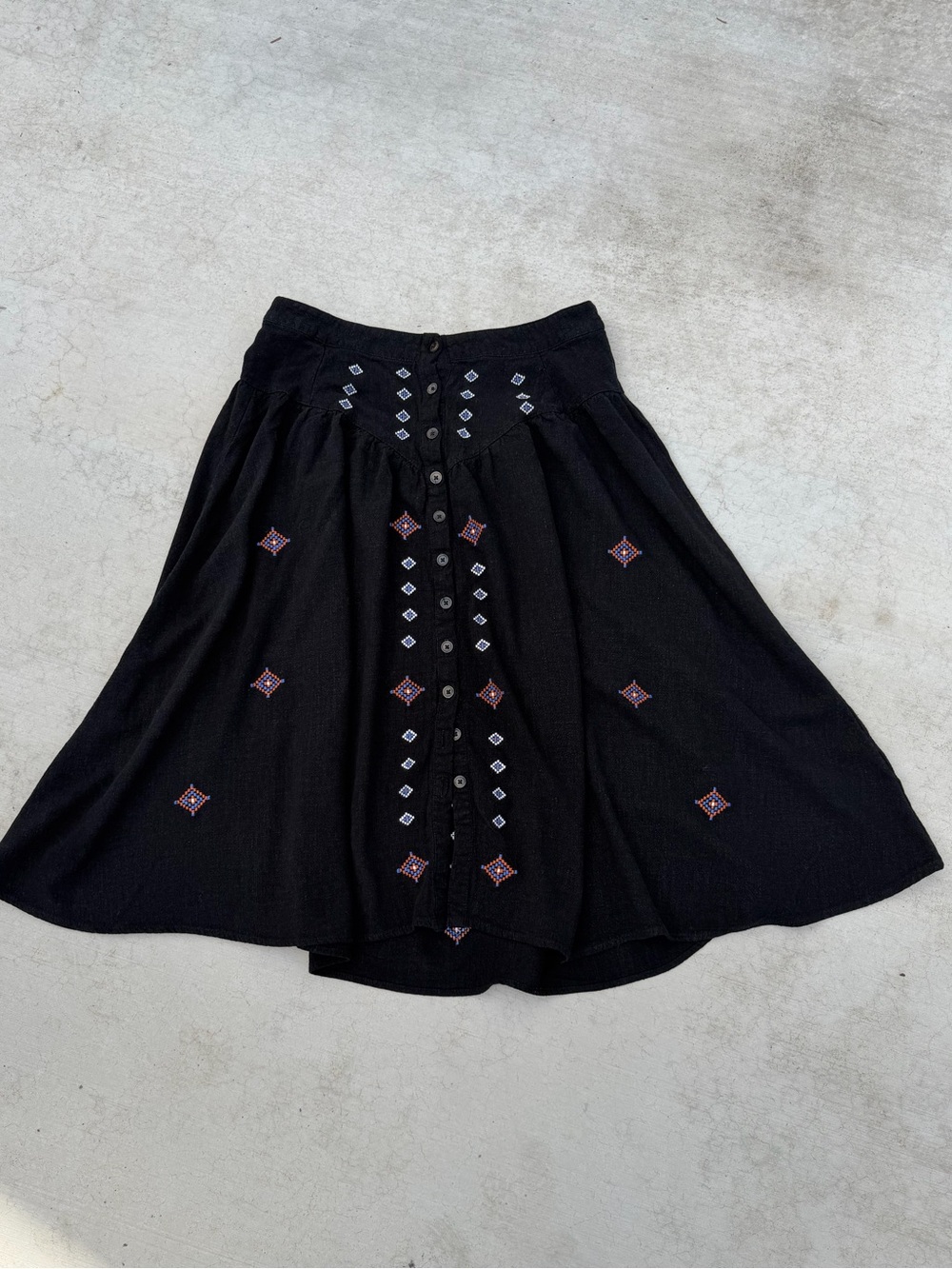 SHYANNE Southwestern Print Skirt Size M Western Soft Black Midi